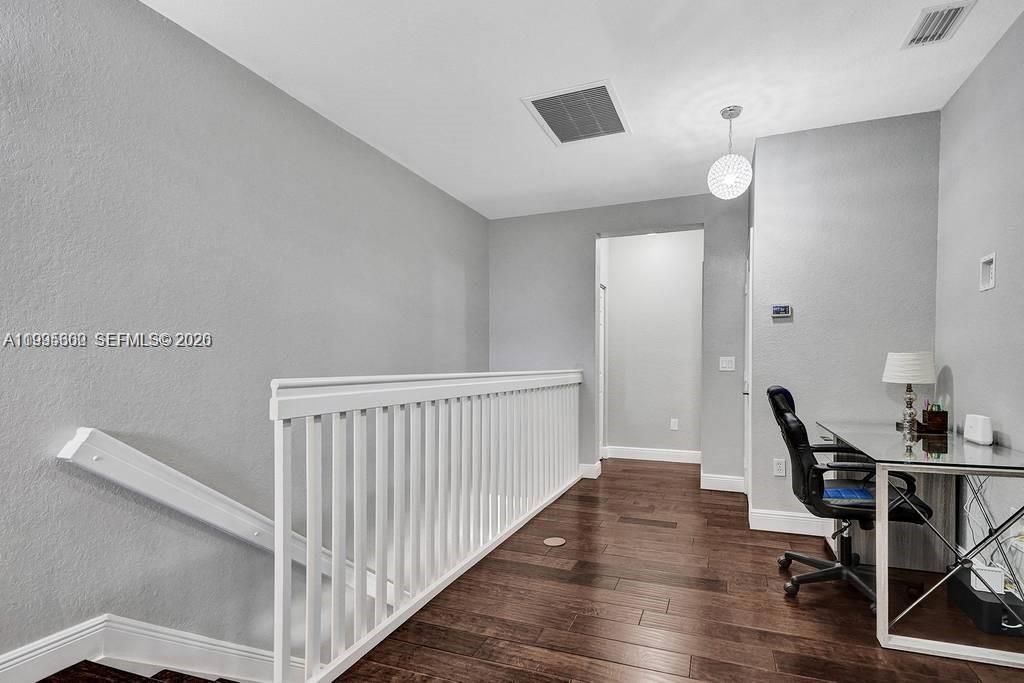 Activo con contrato: $475,000 (3 camas, 2 baños, 1935 Pies cuadrados)