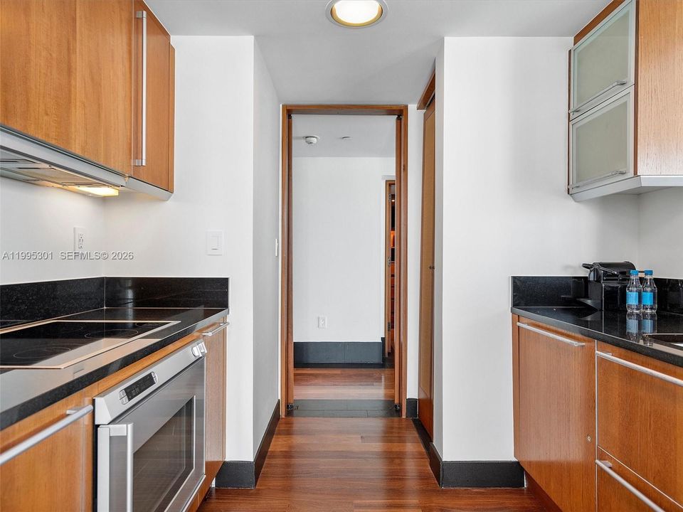 В аренду: $32,000 (2 спален, 2 ванн, 1213 Квадратных фут)