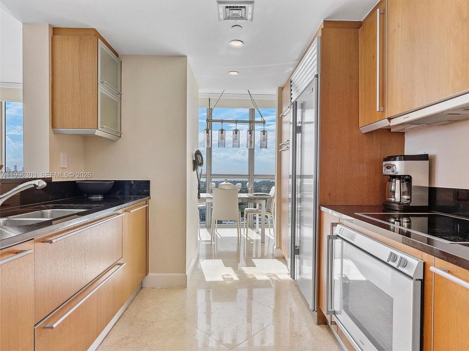 В аренду: $32,000 (2 спален, 2 ванн, 1213 Квадратных фут)