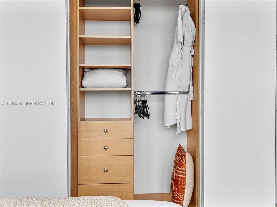 В аренду: $32,000 (2 спален, 2 ванн, 1213 Квадратных фут)