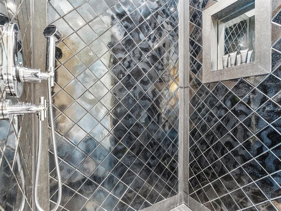 В аренду: $32,000 (2 спален, 2 ванн, 1213 Квадратных фут)
