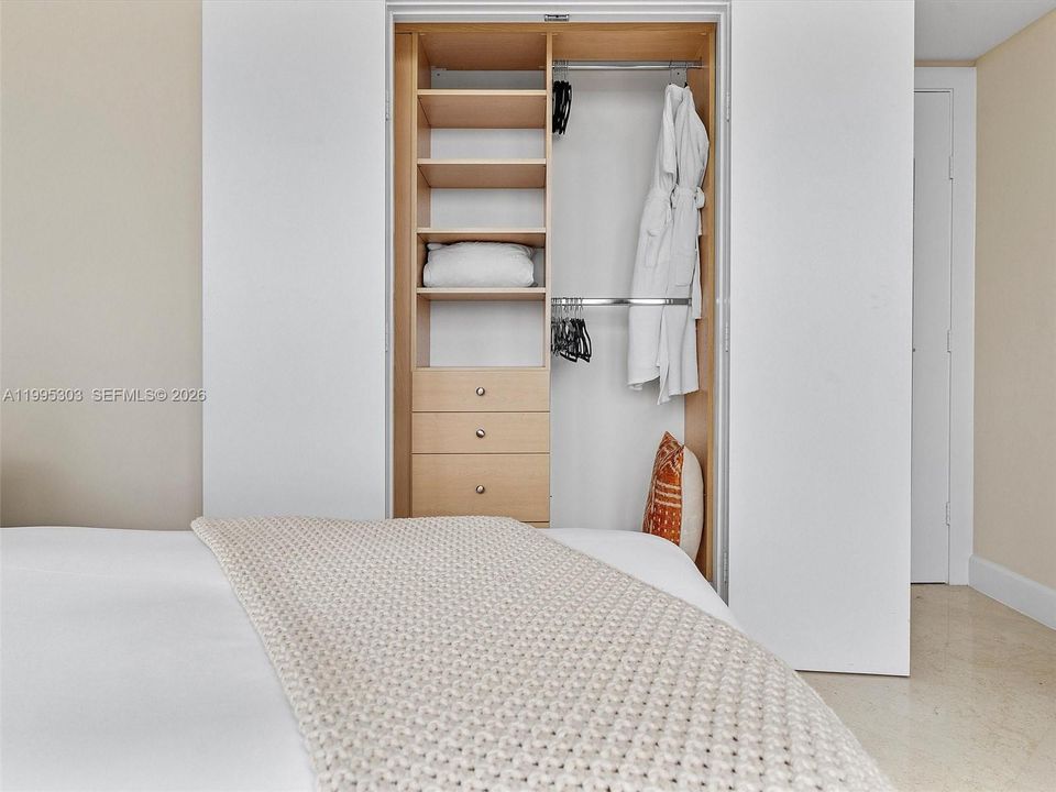 В аренду: $32,000 (2 спален, 2 ванн, 1213 Квадратных фут)