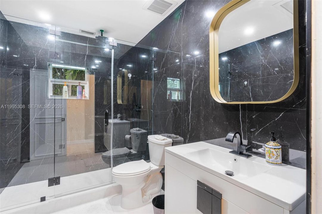 Недавно арендовано: $29,000 (6 спален, 5 ванн, 4787 Квадратных фут)