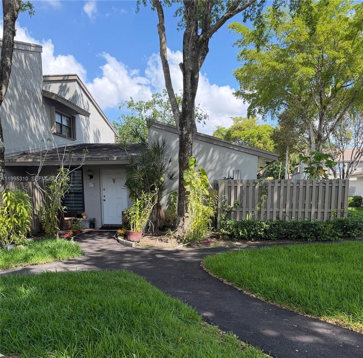 En Venta: $369,000 (2 camas, 2 baños, 1138 Pies cuadrados)