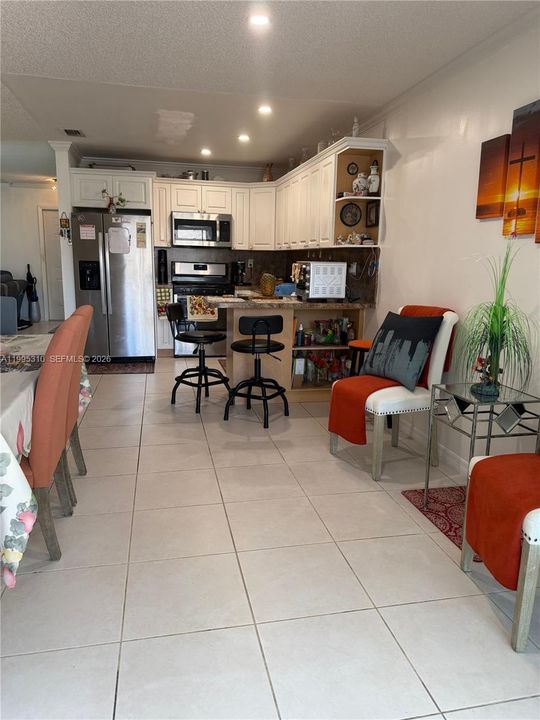 En Venta: $369,000 (2 camas, 2 baños, 1138 Pies cuadrados)