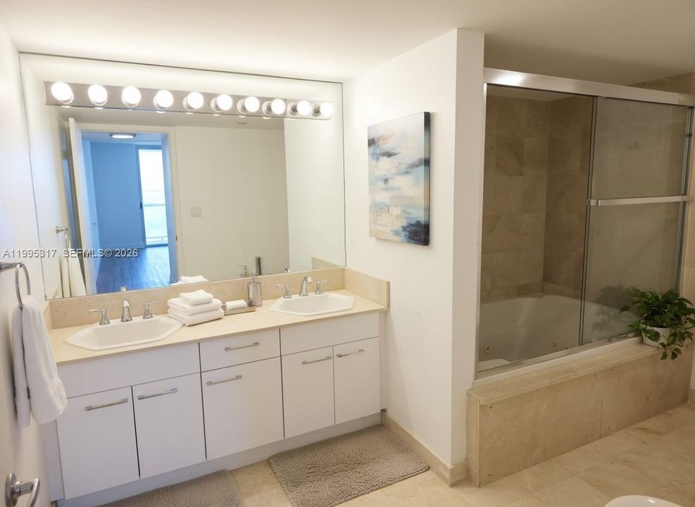 En Venta: $1,395,000 (2 camas, 2 baños, 1500 Pies cuadrados)