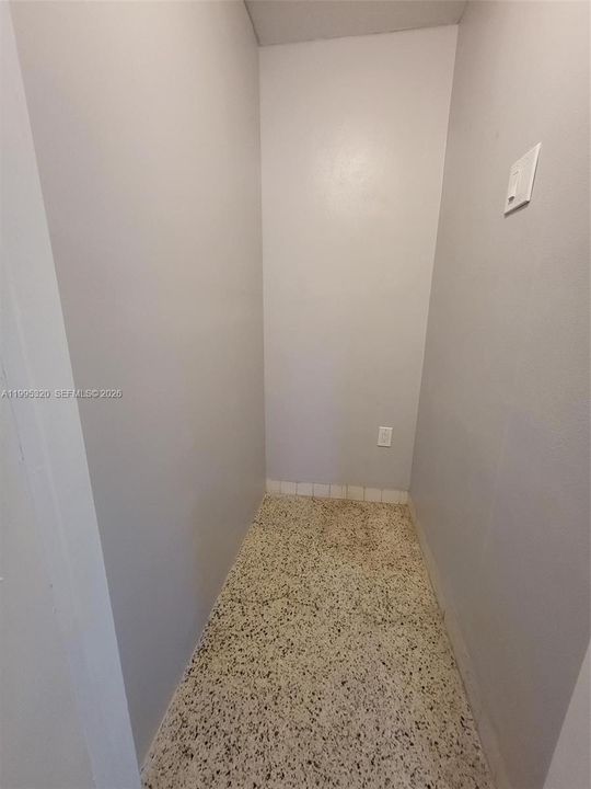 出租: $1,690 (1 贝兹, 1 浴室, 500 平方英尺)