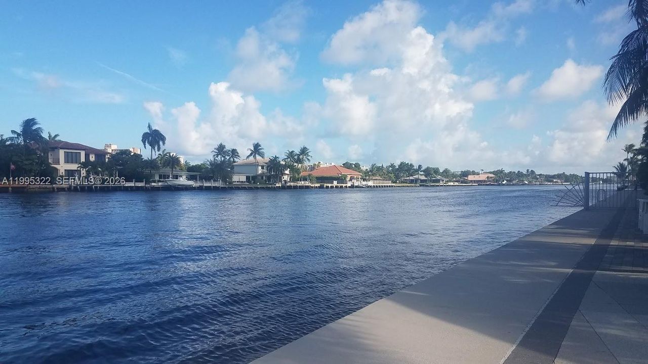 WALK DOWN TO INTRACOASTAL