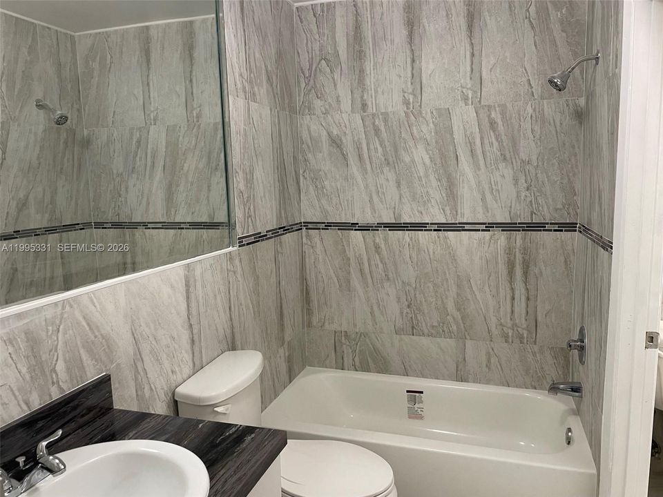 For Sale: $272,500 (2 beds, 1 baths, 954 Square Feet)