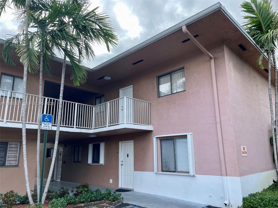 For Sale: $272,500 (2 beds, 1 baths, 954 Square Feet)