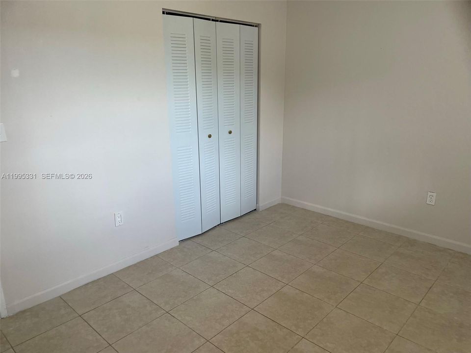 For Sale: $272,500 (2 beds, 1 baths, 954 Square Feet)