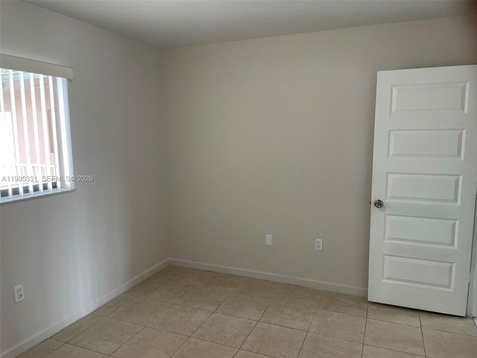 For Sale: $272,500 (2 beds, 1 baths, 954 Square Feet)