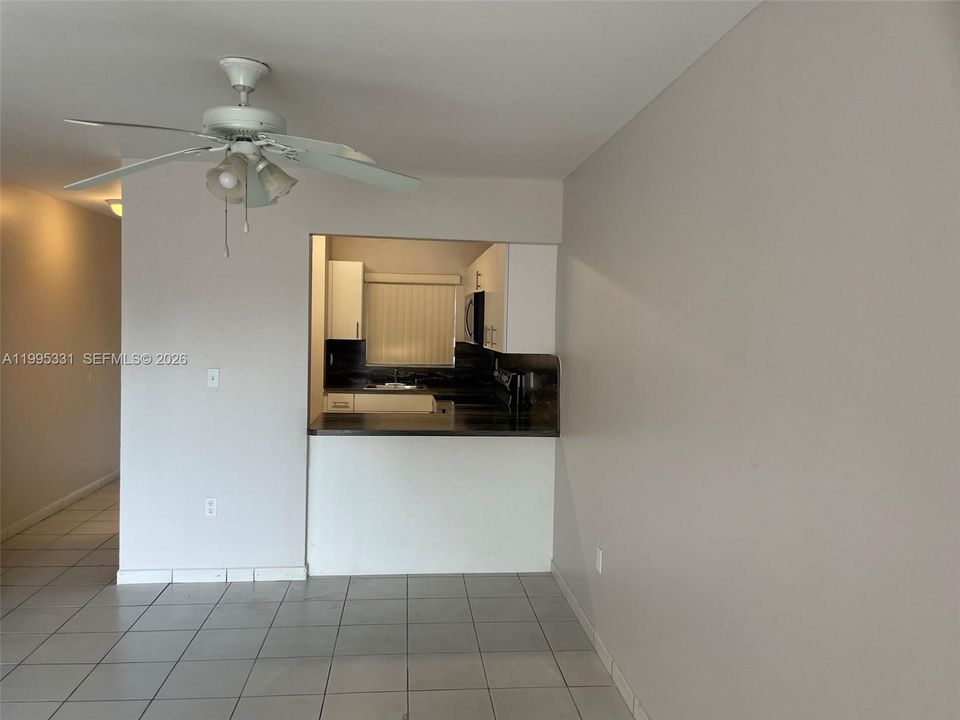 For Sale: $272,500 (2 beds, 1 baths, 954 Square Feet)