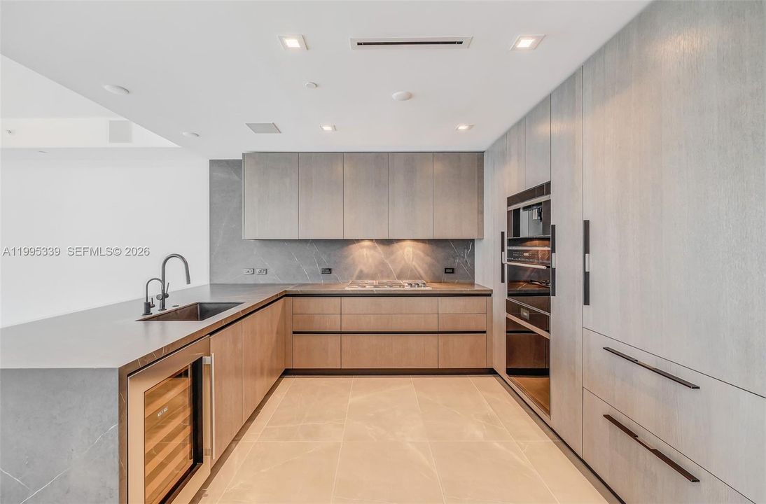 En Venta: $3,250,000 (3 camas, 3 baños, 2589 Pies cuadrados)