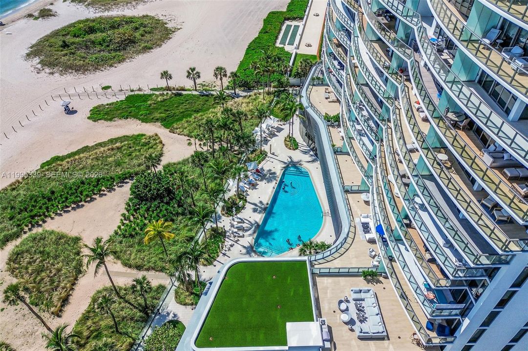 En Venta: $3,250,000 (3 camas, 3 baños, 2589 Pies cuadrados)