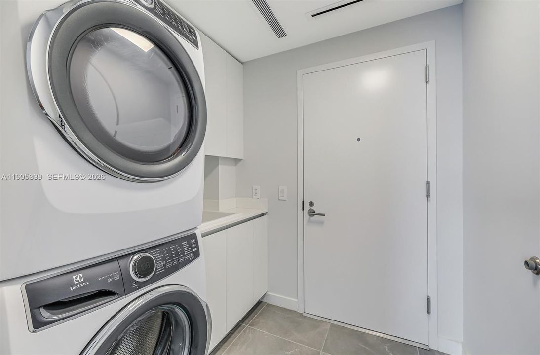 En Venta: $3,250,000 (3 camas, 3 baños, 2589 Pies cuadrados)