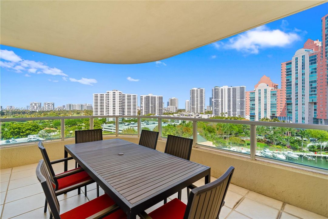 For Sale: $600,000 (2 beds, 3 baths, 1650 Square Feet)