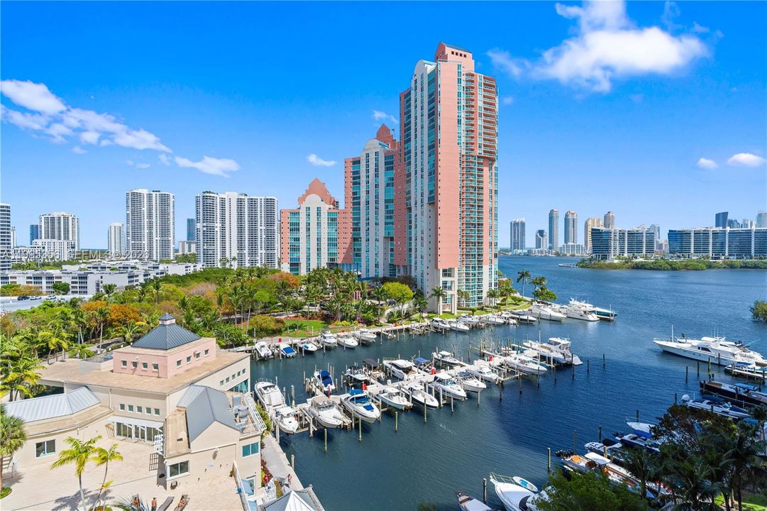 For Sale: $600,000 (2 beds, 3 baths, 1650 Square Feet)