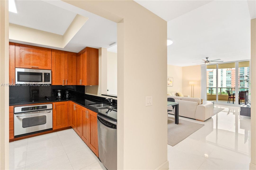 For Sale: $600,000 (2 beds, 3 baths, 1650 Square Feet)