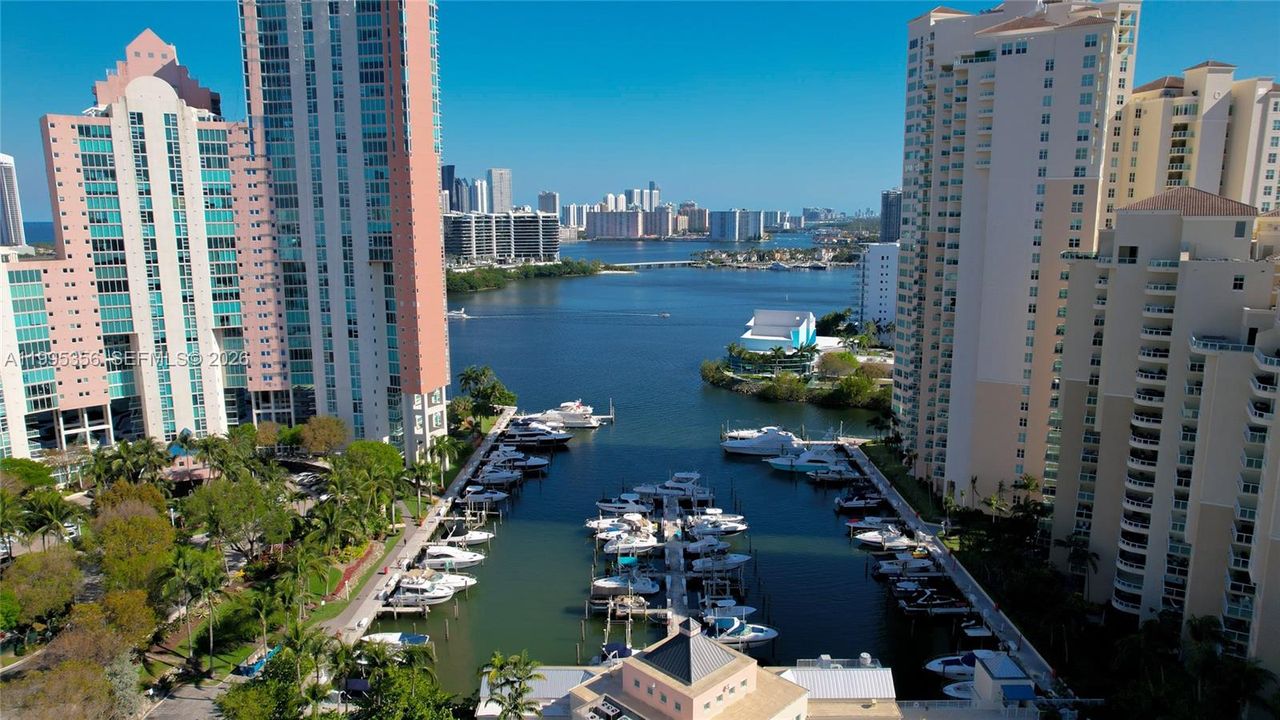 For Sale: $600,000 (2 beds, 3 baths, 1650 Square Feet)