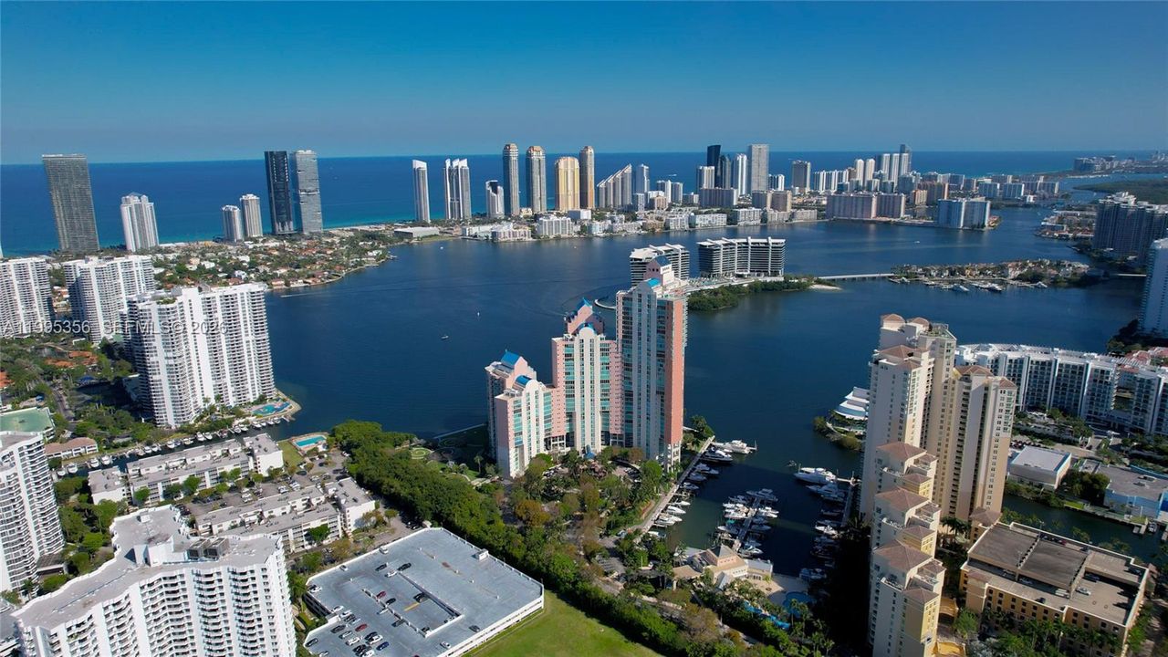 For Sale: $600,000 (2 beds, 3 baths, 1650 Square Feet)