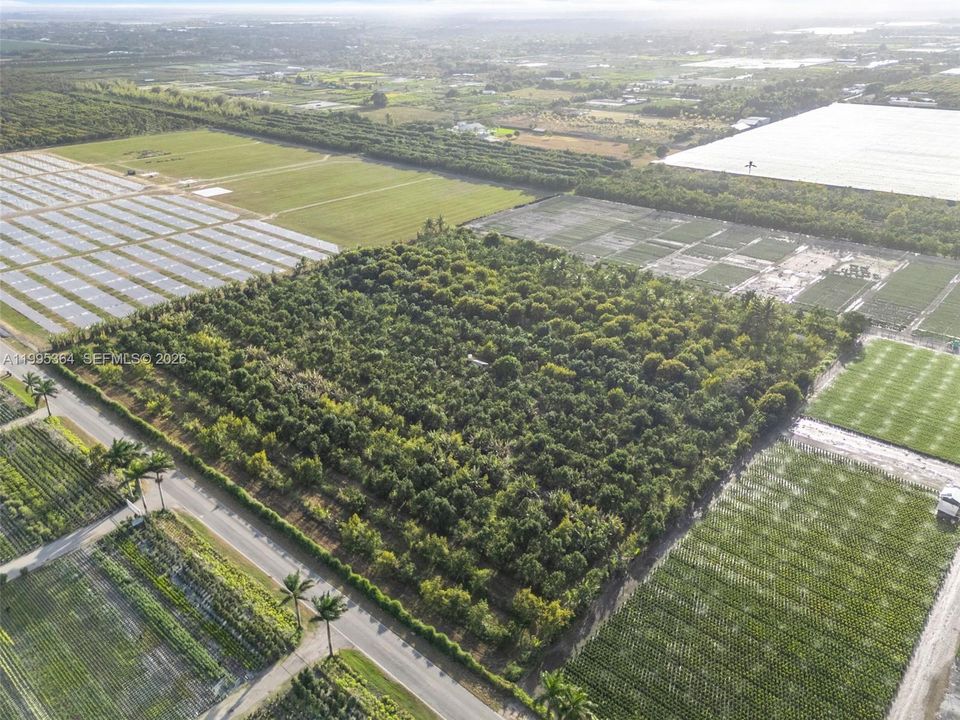 待售: $1,800,000 (10.00 acres)