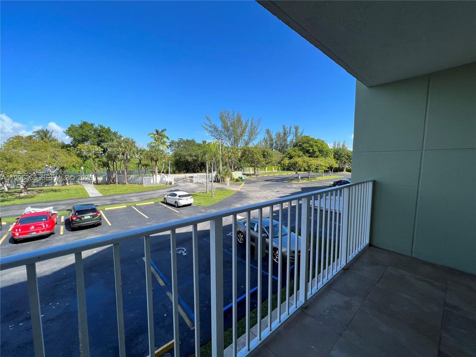 Active With Contract: $1,600 (1 beds, 1 baths, 760 Square Feet)