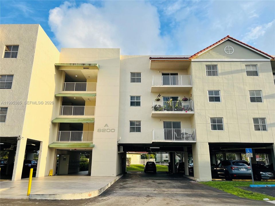 Active With Contract: $1,600 (1 beds, 1 baths, 760 Square Feet)