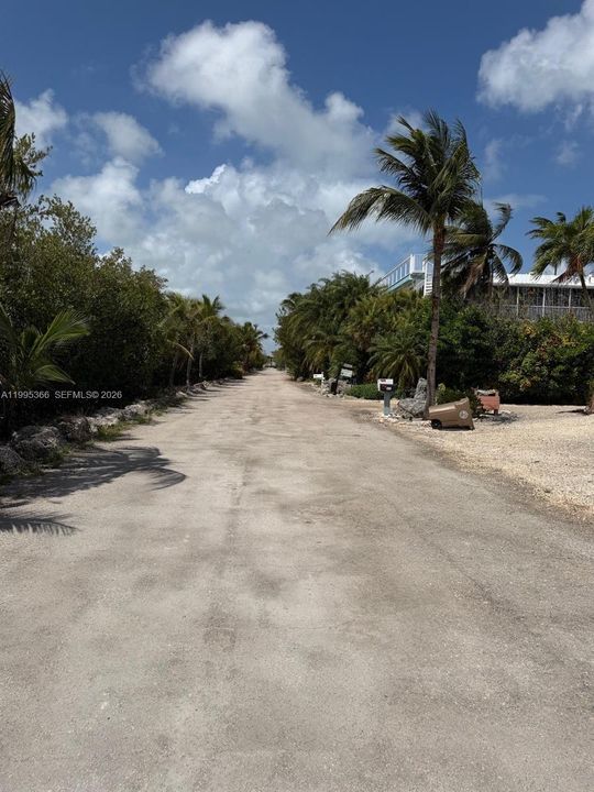 На продажу: $375,000 (0.28 acres)