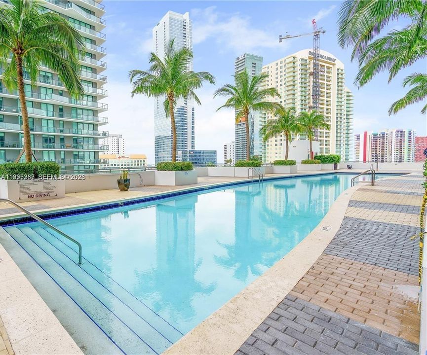 For Rent: $5,695 (3 beds, 3 baths, 1386 Square Feet)