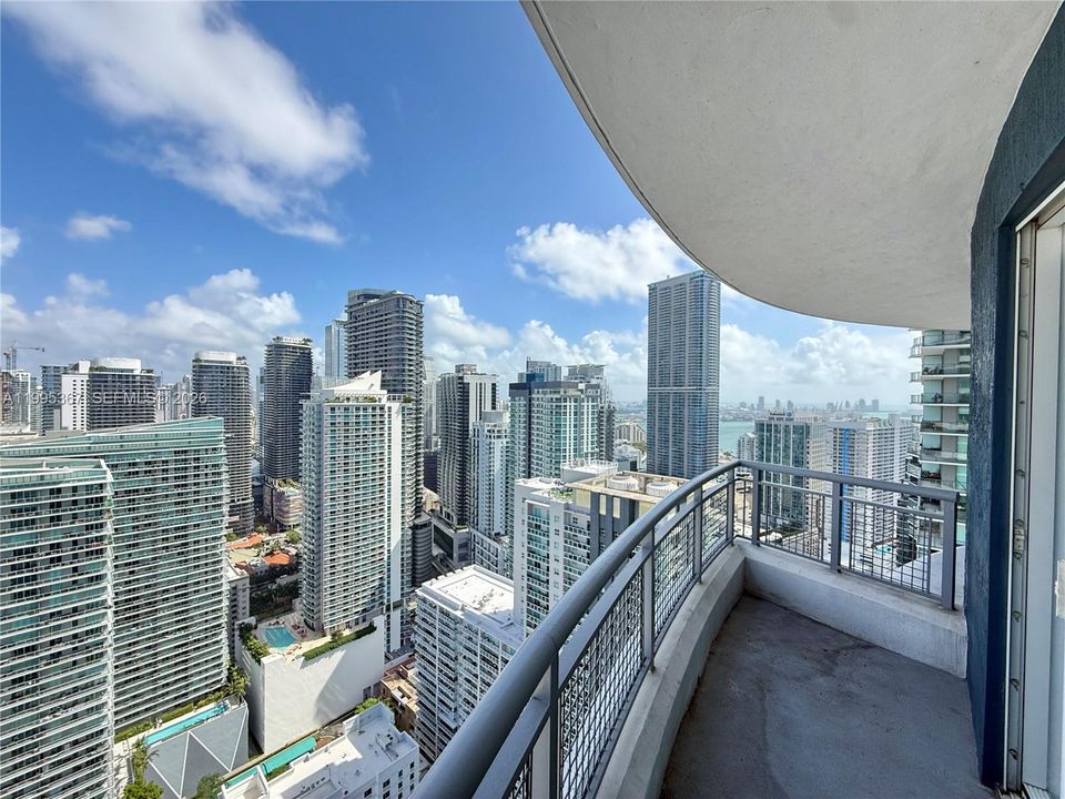 For Rent: $5,695 (3 beds, 3 baths, 1386 Square Feet)