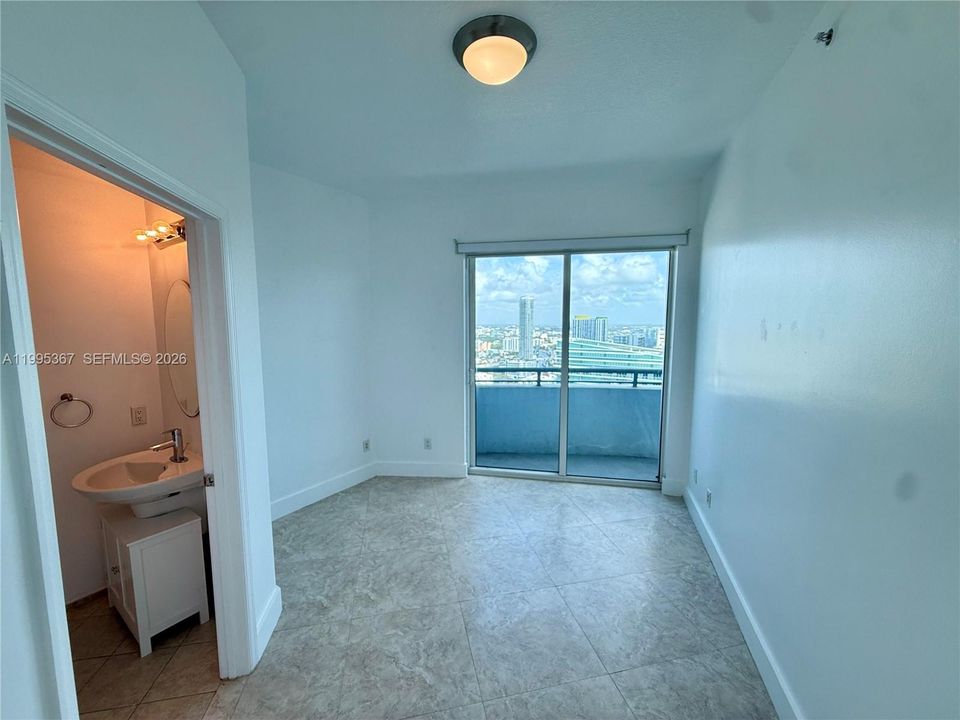 For Rent: $5,695 (3 beds, 3 baths, 1386 Square Feet)