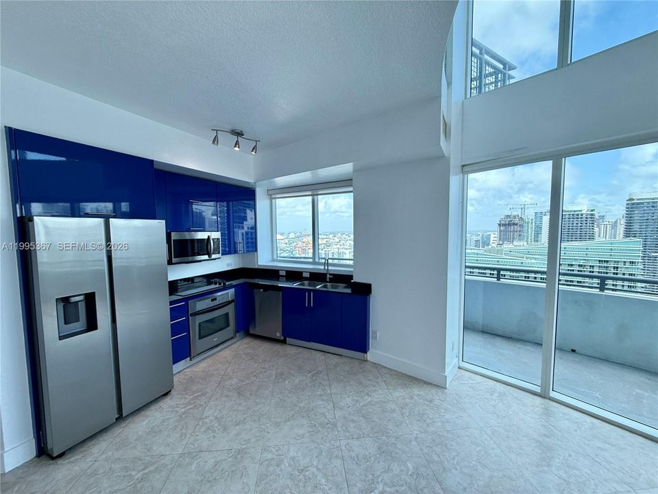 For Rent: $5,695 (3 beds, 3 baths, 1386 Square Feet)