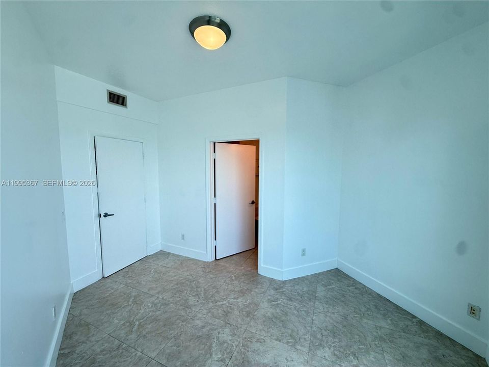 For Rent: $5,695 (3 beds, 3 baths, 1386 Square Feet)