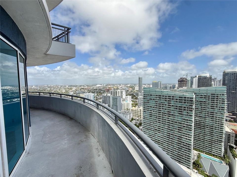 For Rent: $5,695 (3 beds, 3 baths, 1386 Square Feet)