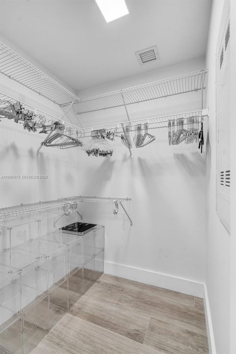 出租: $3,900 (1 贝兹, 1 浴室, 673 平方英尺)