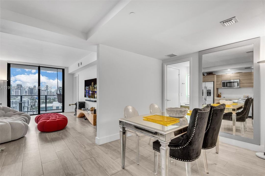 出租: $3,900 (1 贝兹, 1 浴室, 673 平方英尺)