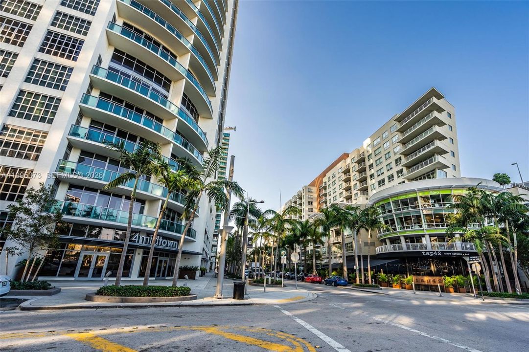 出租: $3,900 (1 贝兹, 1 浴室, 673 平方英尺)