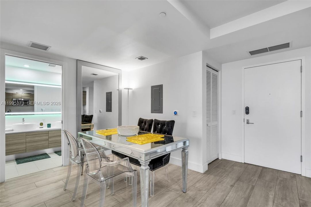 出租: $3,900 (1 贝兹, 1 浴室, 673 平方英尺)