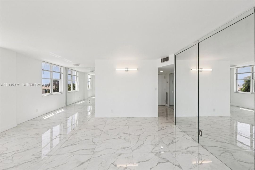 En Venta: $523,000 (2 camas, 2 baños, 1150 Pies cuadrados)