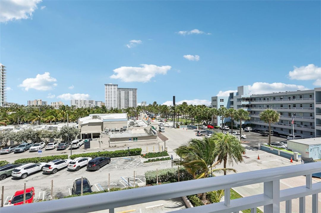 En Venta: $523,000 (2 camas, 2 baños, 1150 Pies cuadrados)