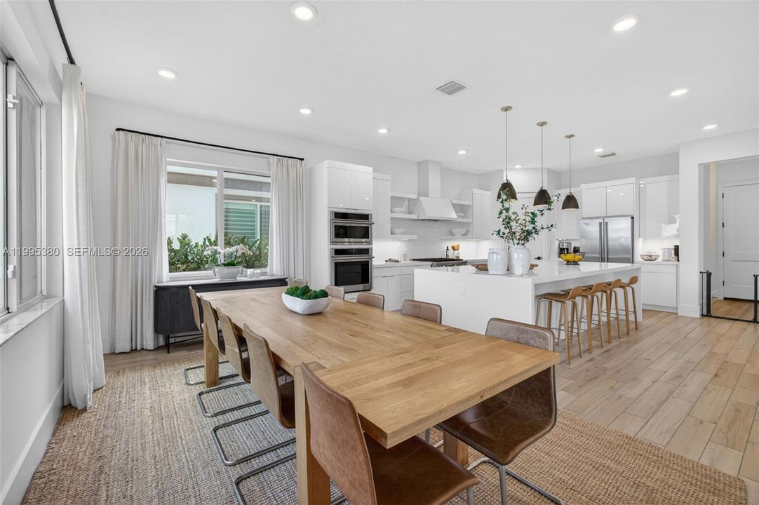 For Sale: $1,599,000 (5 beds, 4 baths, 4210 Square Feet)