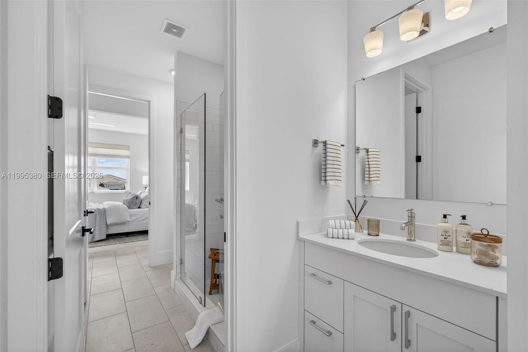 For Sale: $1,599,000 (5 beds, 4 baths, 4210 Square Feet)
