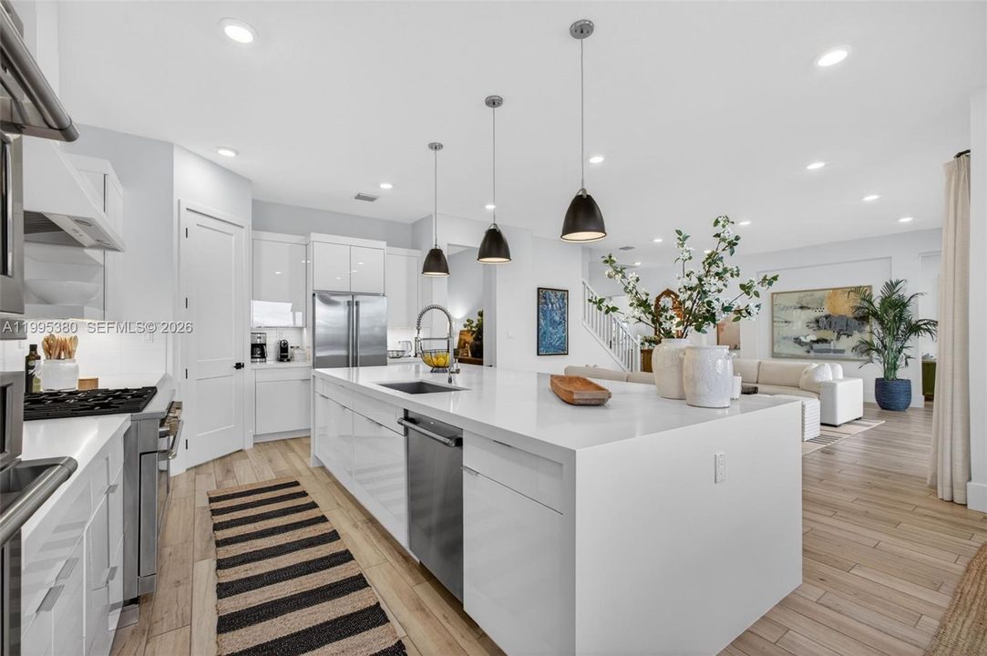 For Sale: $1,599,000 (5 beds, 4 baths, 4210 Square Feet)