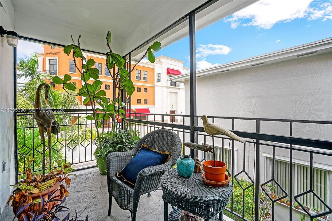 screened balcony/porch