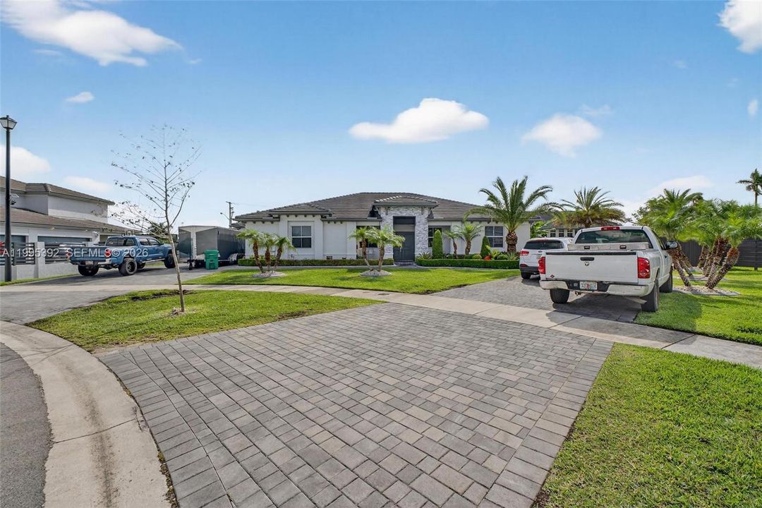На продажу: $1,299,990 (6 спален, 4 ванн, 3644 Квадратных фут)