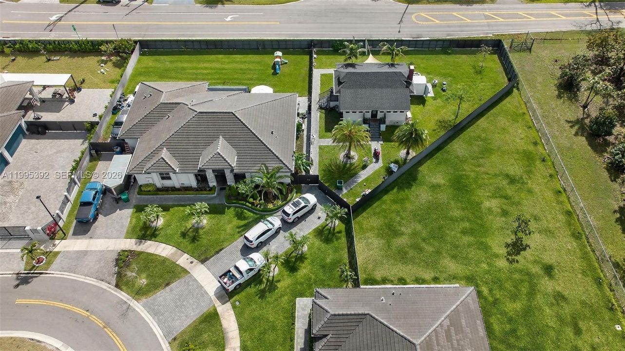 На продажу: $1,299,990 (6 спален, 4 ванн, 3644 Квадратных фут)