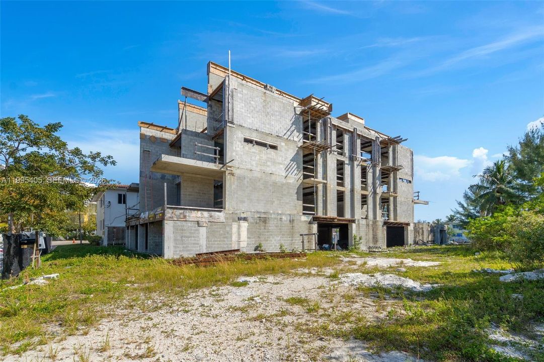 На продажу: $8,200,000 (0.23 acres)