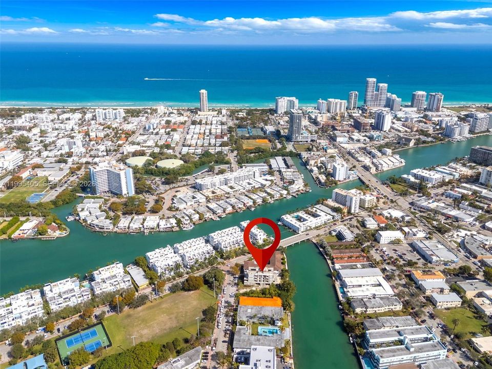 На продажу: $8,200,000 (0.23 acres)