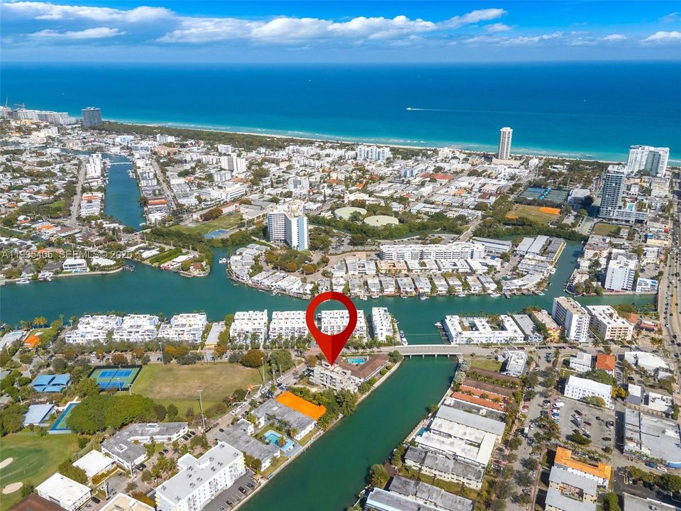 На продажу: $8,200,000 (0.23 acres)